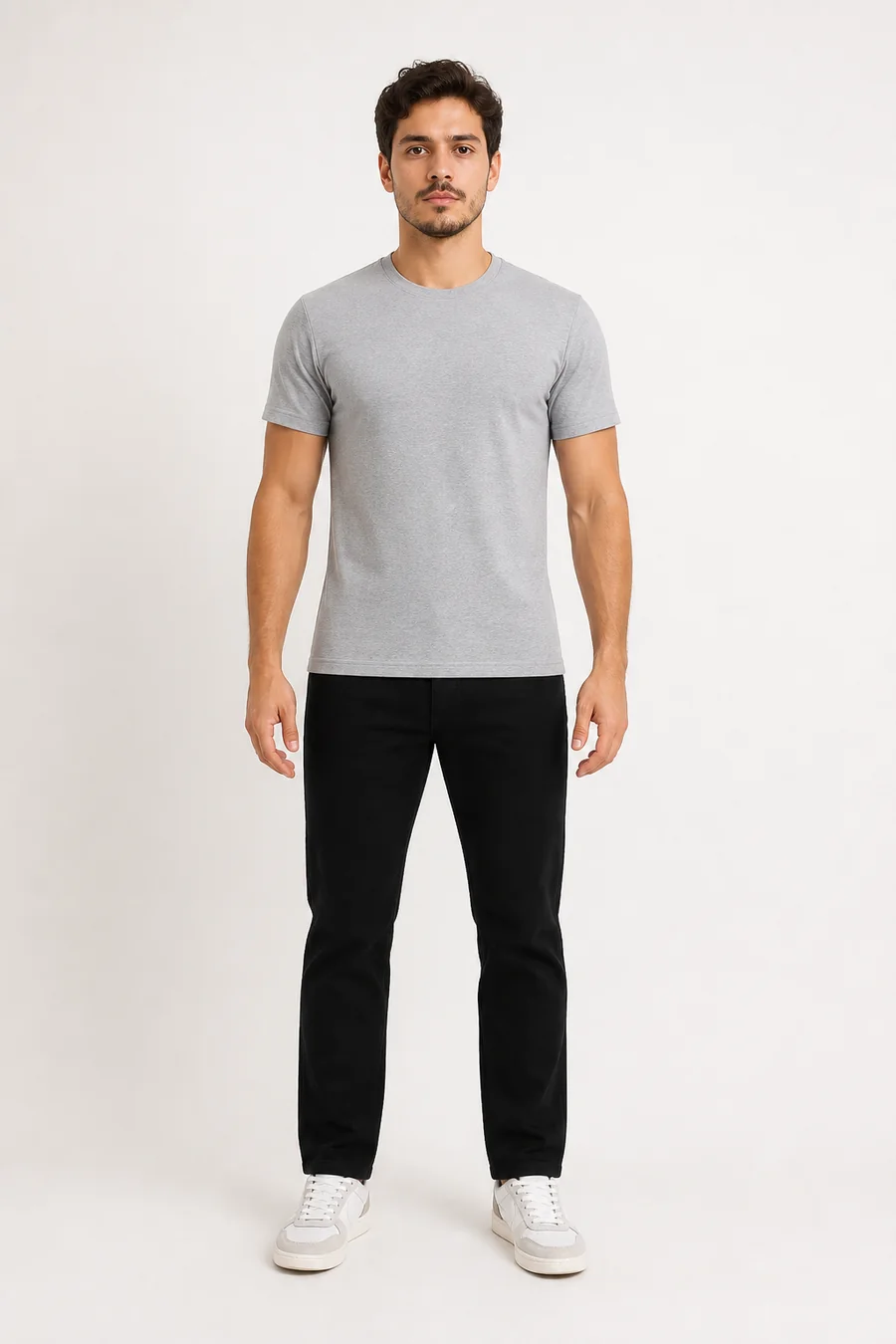 Modelo sintético com camiseta cinza, a foto enviada ao provador